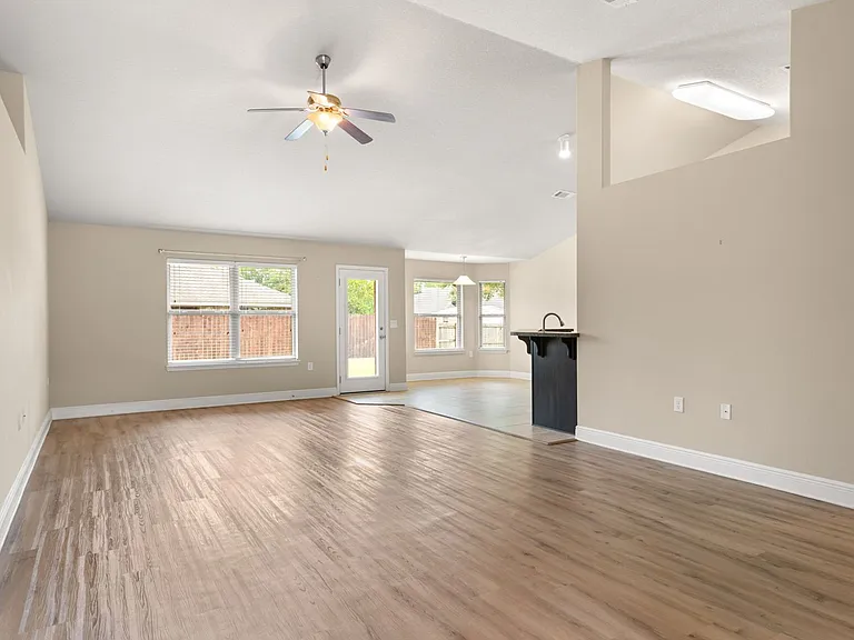 4599 Belvedere Cir — Photo 5