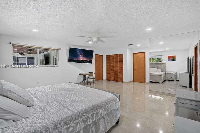 6010 SW 19 St #6010 — Photo 3
