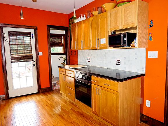 concrete counters, tile b/s