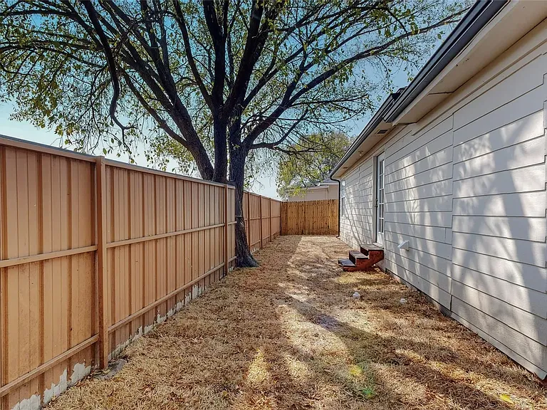 3810 Cotton Ln — Photo 18