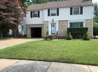 4996 Edsal Dr, Lyndhurst, OH