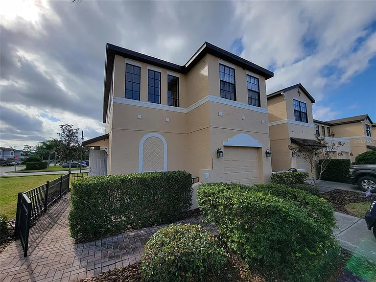 2223 Seven Oaks Dr — Photo 1