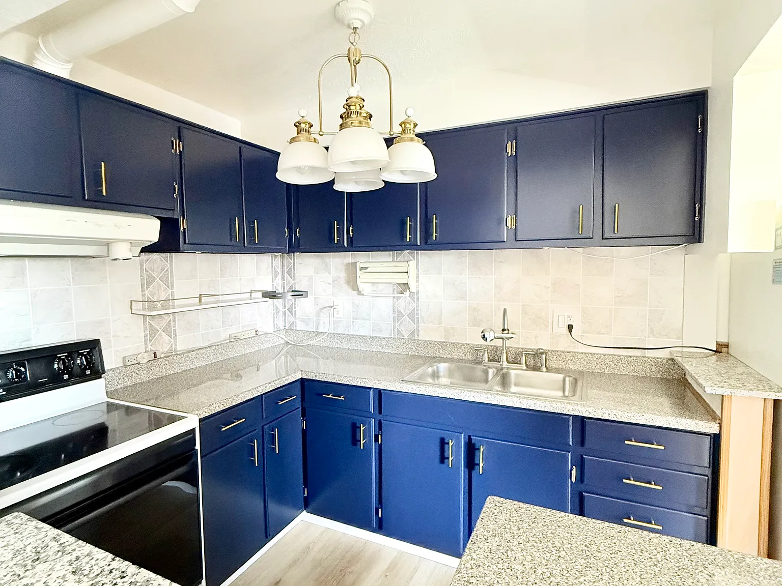 2 bed, 760 sqft, $1,300 — Photo 2