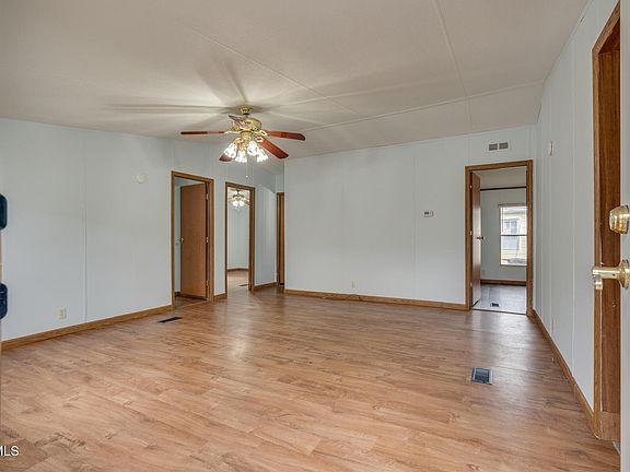 5th image of 1021 Dorothy St