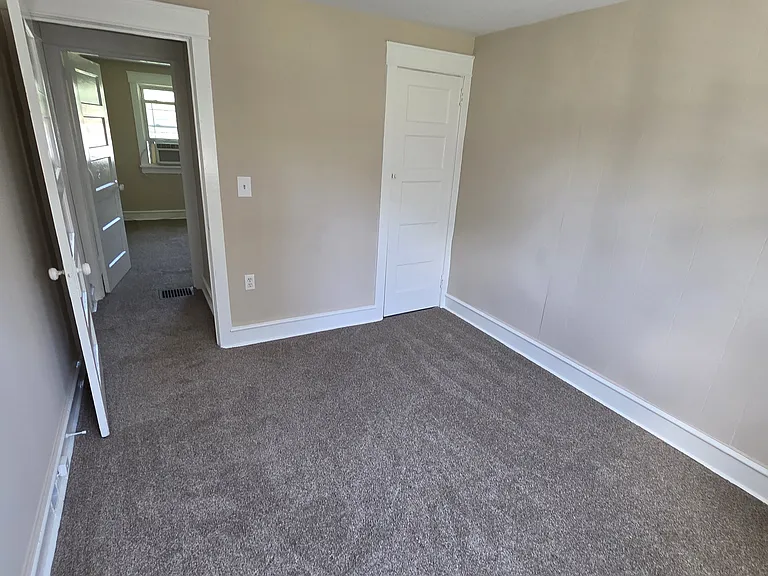 129 Kings Hwy — Photo 15