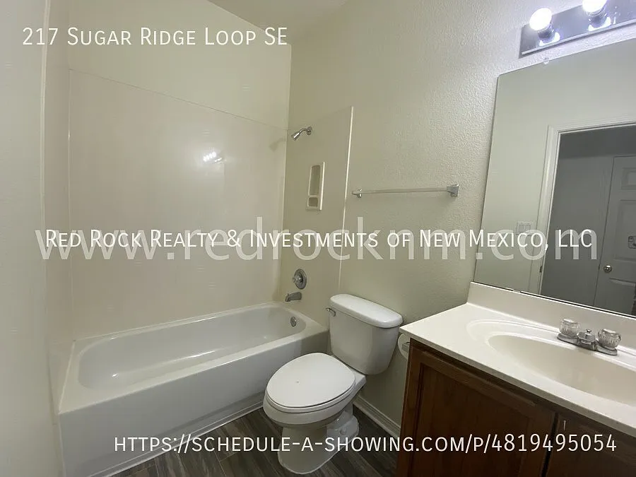 Spacious 4BR/3BTH 3085 Sq FT Home with 3 Car Garage! — Photo 4