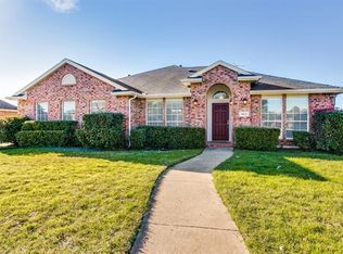 1012 Choke Cherry Ln, Crowley, TX 76036