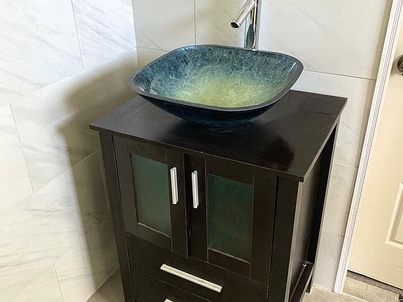 Bathroom sink