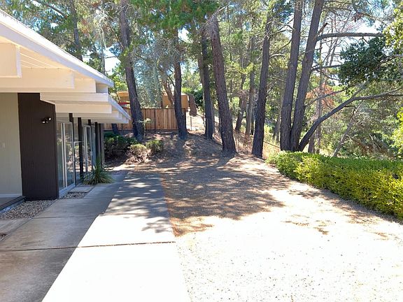 3rd image of 15 Lundys Ln