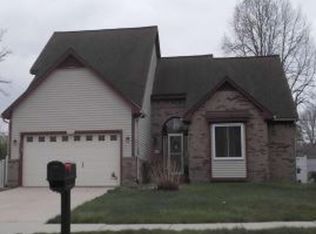 27621 Western Golf Dr, Livonia, MI 48154
