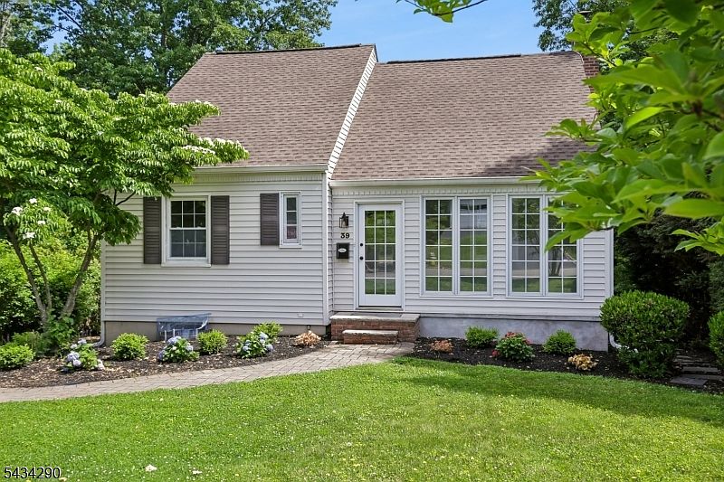 1st image of 39 Shadylawn Dr