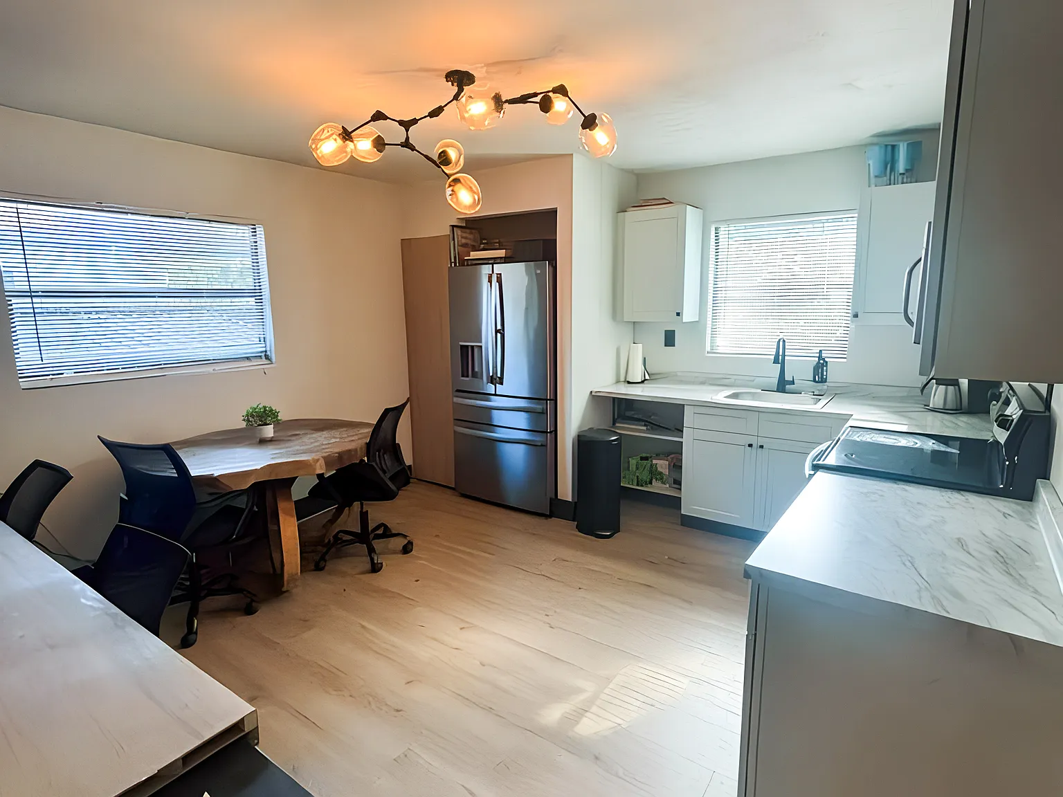 3 bed, 1.0 bath, 1600 sqft, $1,139 — Photo 4