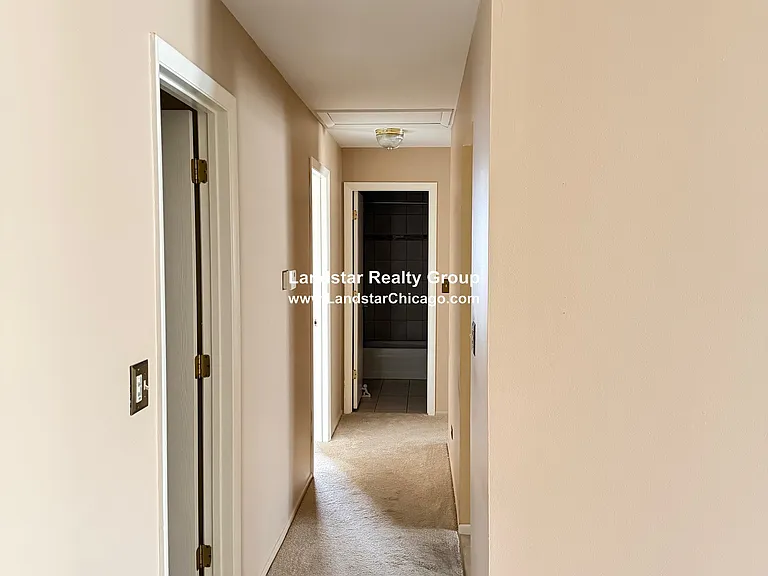 608 Berkley Ct #W2 — Photo 3