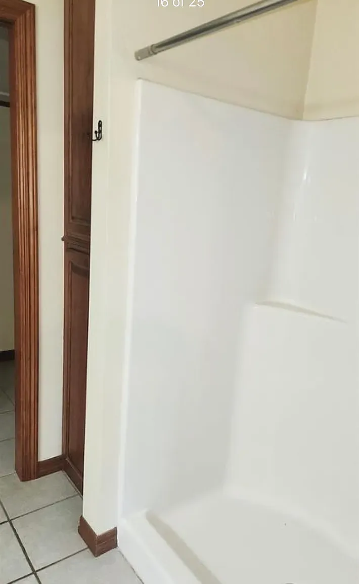 4 bed, 2.5 bath, 2400 sqft, $2,400 — Photo 4