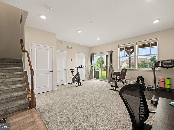 5th image of 337 Dawson Pl