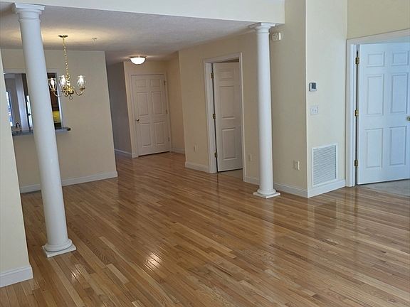 4th image of 877 Auburnville Way APT M2