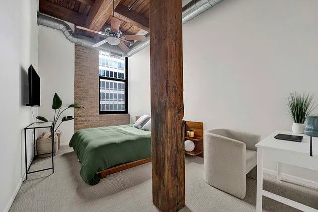 525 W Superior St #322 — Photo 8
