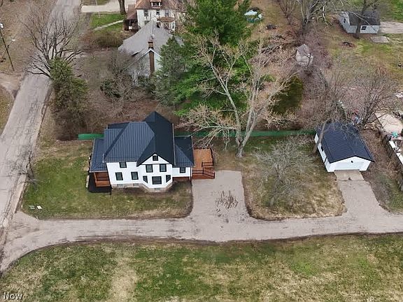 2nd image of 131 23rd St SE