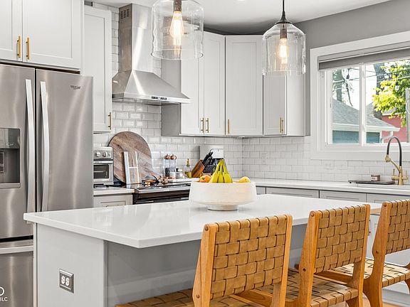4th image of 2026 Carrollton Ave