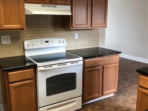 3rd image of 3106 Creekgrove Ct