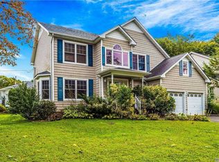 107 Woodhull Rd, Huntington, NY 11743