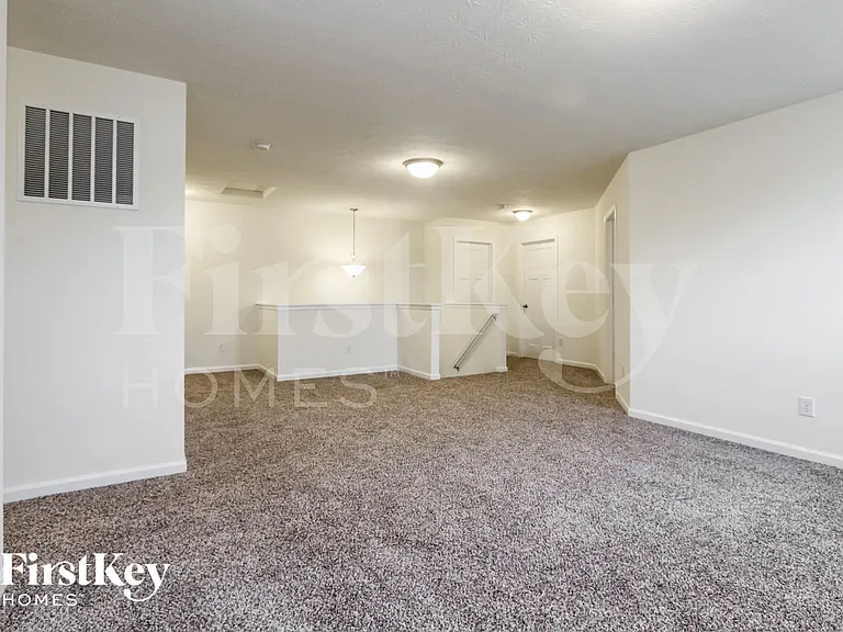 7240 Lockford Walk N — Photo 6