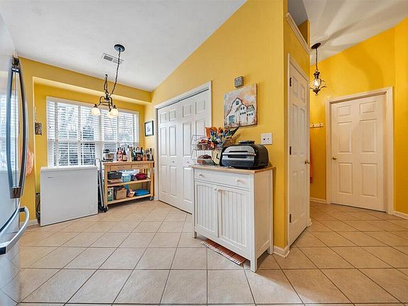 4th image of 7272 Scarlet Oak Dr