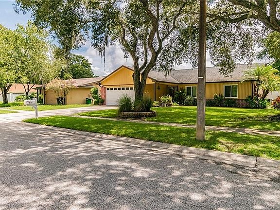2nd image of 33 Harbor Lake Cir