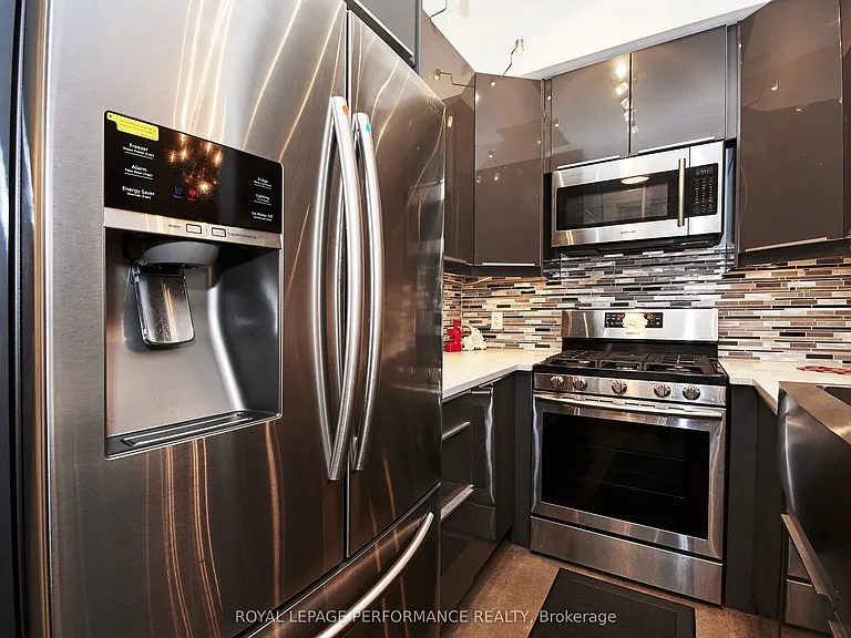 82 3rd Ave #B — Photo 4