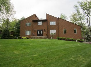 6 Oak Ridge Ct, Pomona, NY 10970