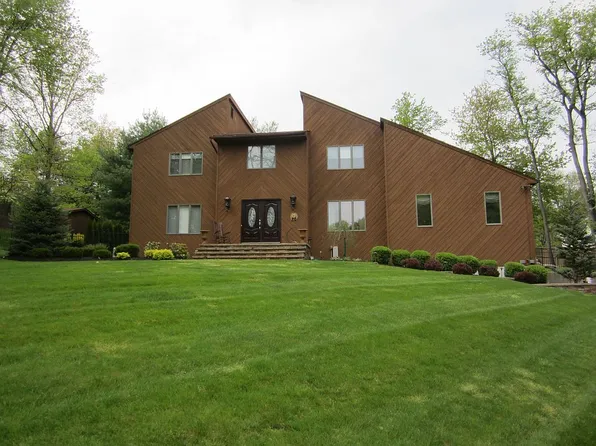 6 Oak Ridge Ct, Pomona, NY 10970