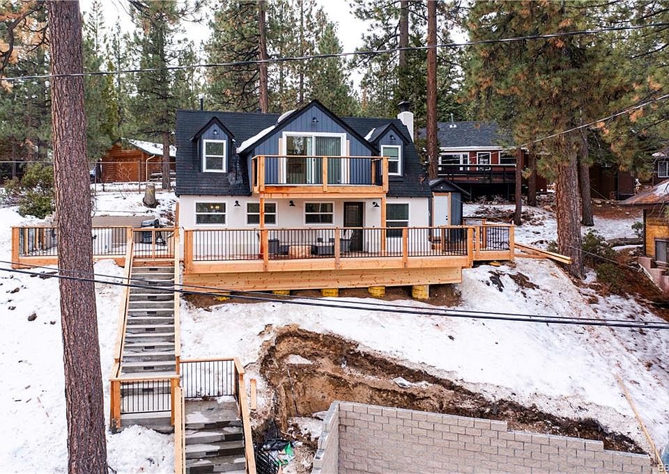 1st image of 790 Cove Dr