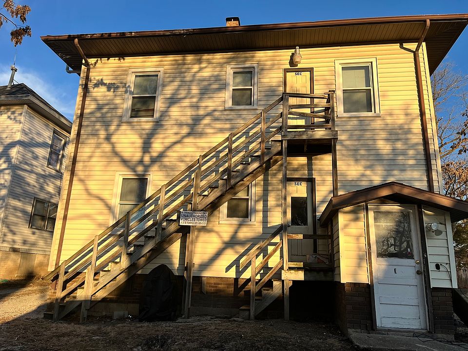 2nd image of 702 N Oak St