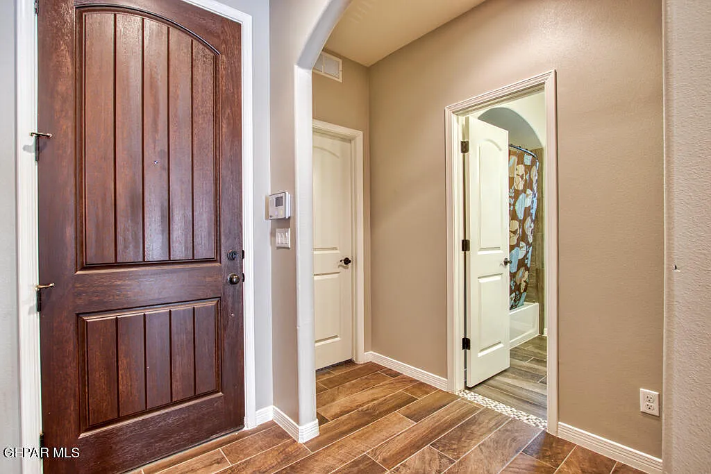 3 bed, 2.0 bath, 1449 sqft, $1,800 — Photo 4