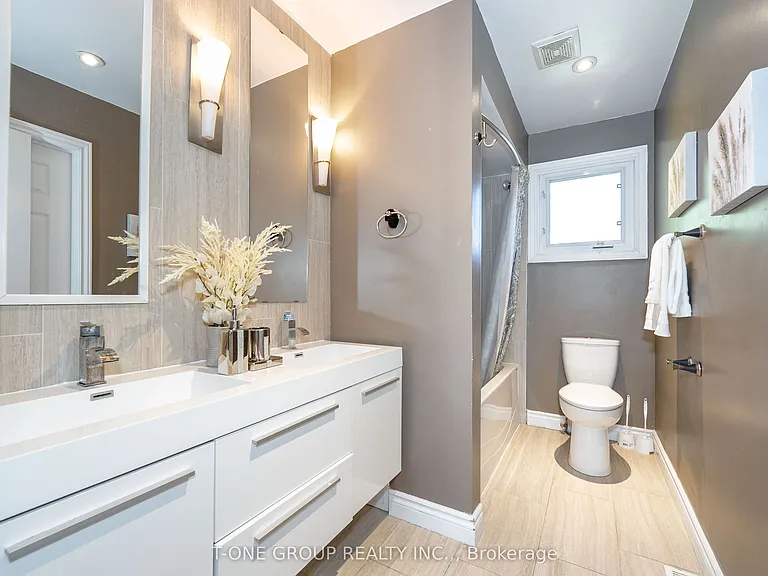 382 Elgin Mills Rd W — Photo 35