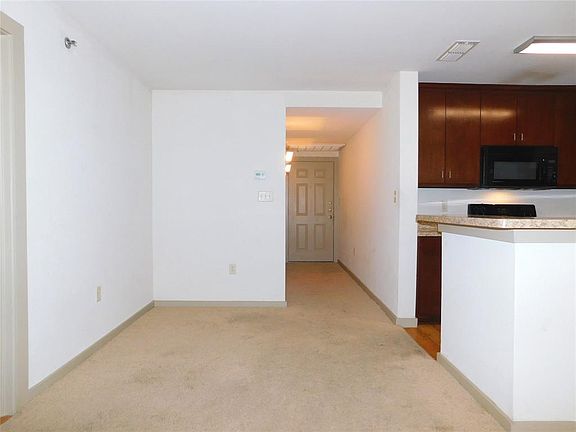 3rd image of 1512 N Elm St #301