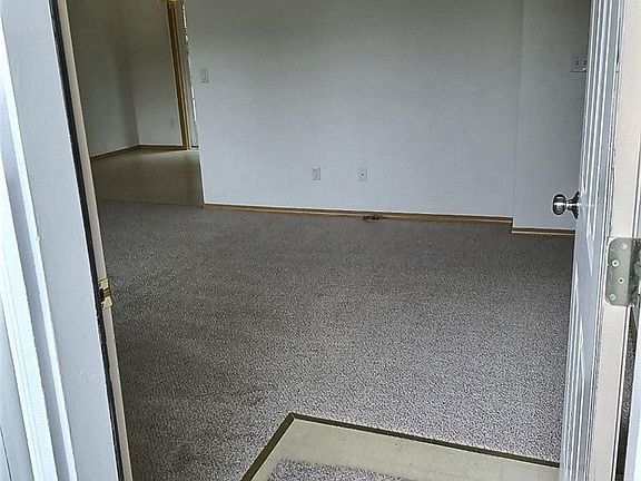 5th image of 81 E Sycamore Pl