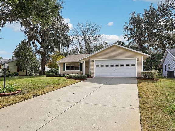 3rd image of 305 Brigadoon Cir
