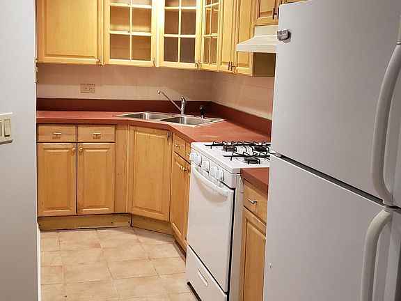 3rd image of 5509 W Sunnyside Ave #G