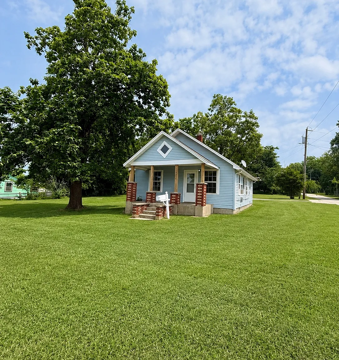 2 bed, 1000 sqft, $1,100 — Photo 1