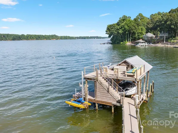 8855 Dog Leg Rd, Sherrills Ford, NC 28673