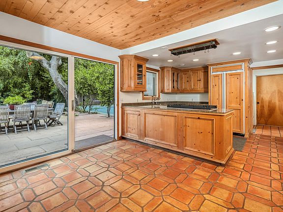 5th image of 1539 Miramar Ln