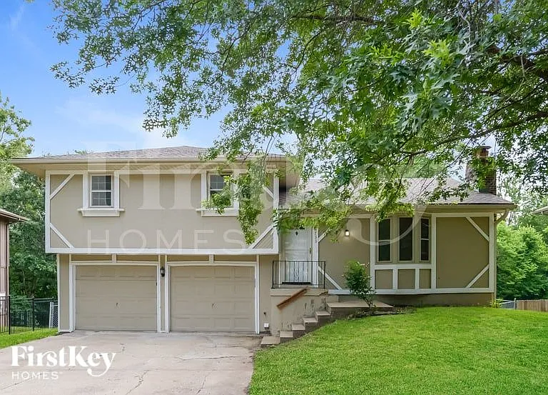 6733 NW Sioux Dr — Photo 1