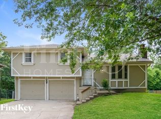 6733 NW Sioux Dr, Kansas City, MO 64152