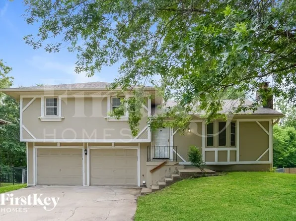 6733 NW Sioux Dr, Kansas City, MO 64152