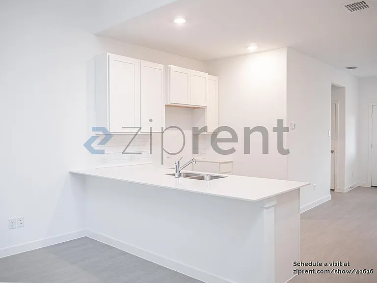 1436 Lady Bird Rd — Photo 5