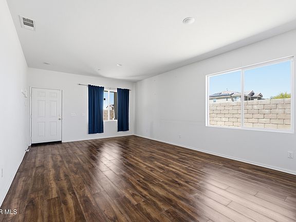 3rd image of 3451 Andrew Ave