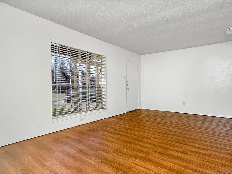 Tiffany Square Apartments — Photo 12