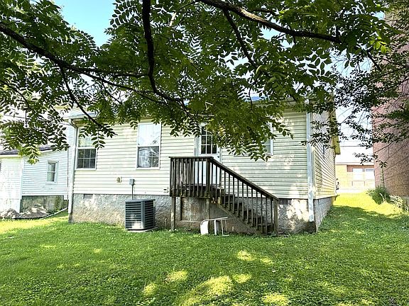 3rd image of 107 S Campbell St