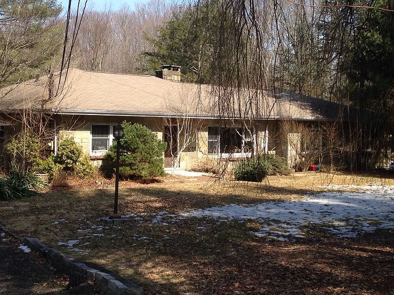 1st image of 2040 Maple Ave